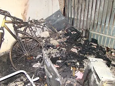 Homem provoca incêndio em sua própria casa