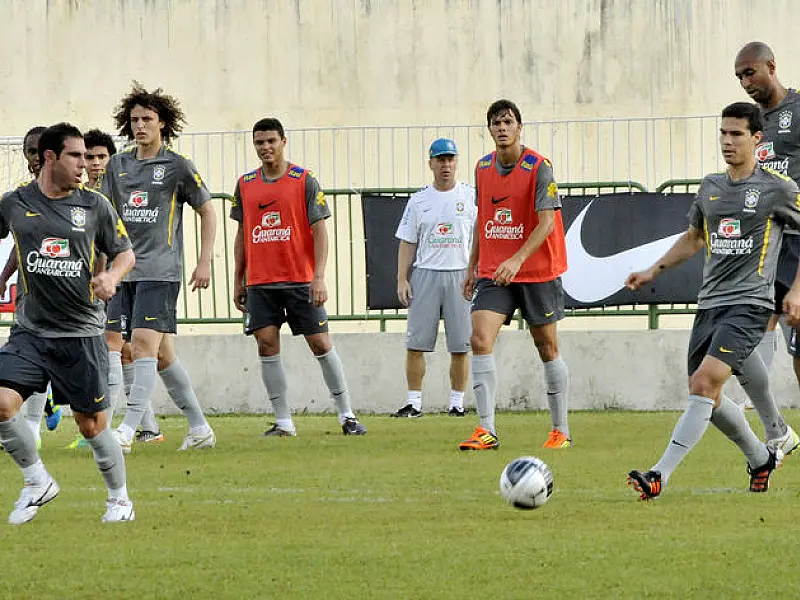 Desfalcada, Seleção Brasileira enfrenta o Gabão hoje