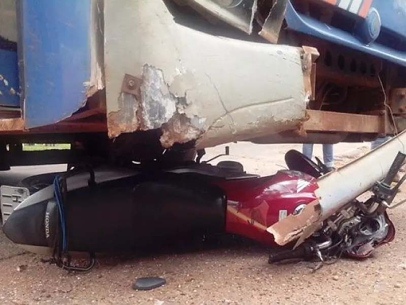 Motociclista fica gravemente ferido em colisão com ônibus em Ivinhema