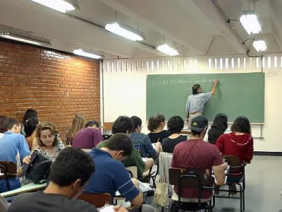 Exame de competências do ensino fundamental e médio é realizado este domingo