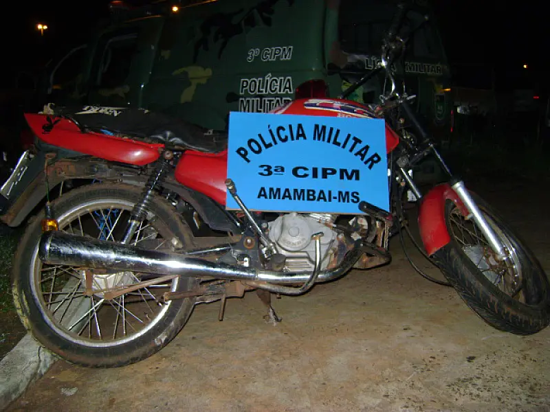 PM recupera motocicleta após ladrão sofrer acidente