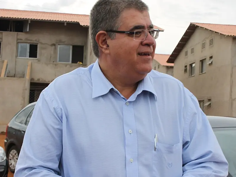 Secretário diz que Bernal não tem contratos para construção de casas populares