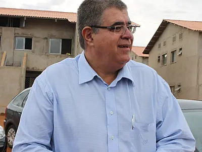 Secretário diz que Bernal não tem contratos para construção de casas populares
