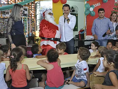 Prefeito participa de Doação de Brinquedos no CEINF