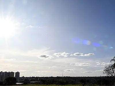 Sexta-feira tem previsão de tempo instável com sol e pancadas de chuva 
