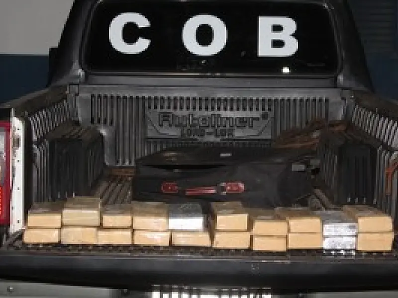 Polícia detém jovem com 30 Kg de maconha em ônibus
