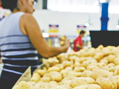 Carne, batata e leite puxam alta na prévia da inflação de abril