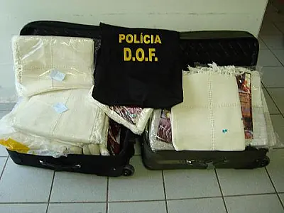 Polícia encontra cocaína líquida dentro de malas em itinerário interestadual