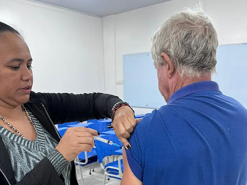 Servidores da SEMED recebem dose de vacina contra a Influenza