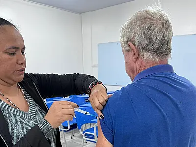 Servidores da SEMED recebem dose de vacina contra a Influenza