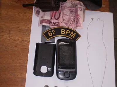 6º BPM prende autores de roubo e apreende arma de fogo