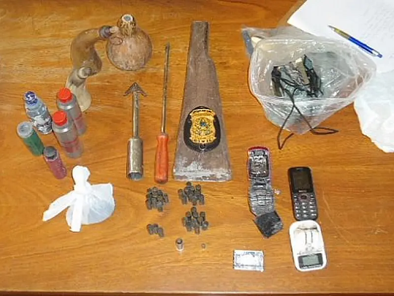 Polícia Civil e Militar realizam "pente fino" nas celas de delegacia