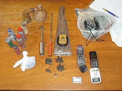Polícia Civil e Militar realizam "pente fino" nas celas de delegacia
