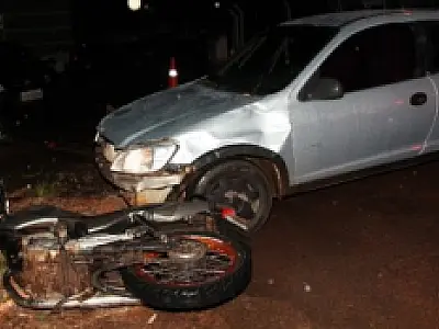 Colisão entre carro e moto deixa dois feridos em Coxim