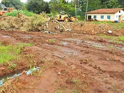 Moradores denunciam aterros e detritos em áreas ambiental do córrego Bálsamo