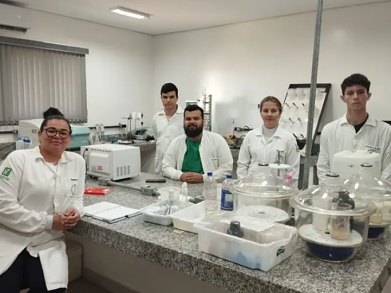 Pesquisa fomentada pela Fundect usa resíduos da indústria do pescado para criar embalagens