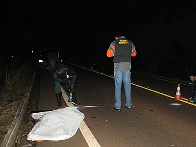 Caminhonete tem problema na MS-276, carona desce, é atropelado e morre