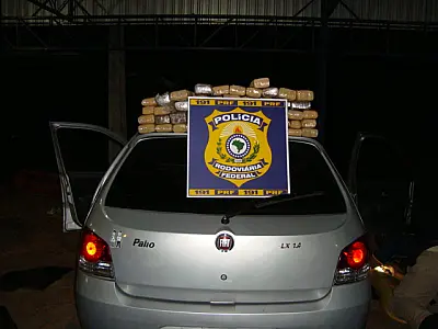 Dois são presos transportando mais de 100 kg de maconha