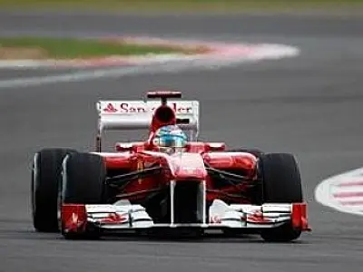 Ferrari vence a primeira do ano com Alonso e Vettel em 2°