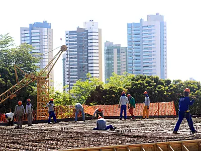 Trabalhadores com carteira assinada cresce em março