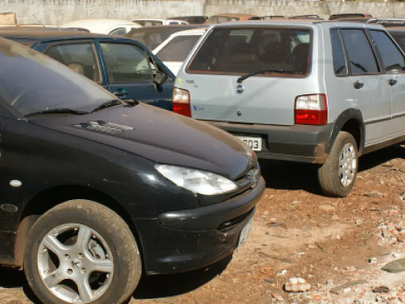 Blitz recolhe 40 carros por dia com documento irregular em Dourados