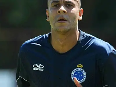 Alex Silva fica fora do Brasileiro após romper os ligamentos