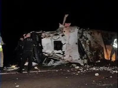 Carreta carregada de frango tomba em Chapadão do Sul
