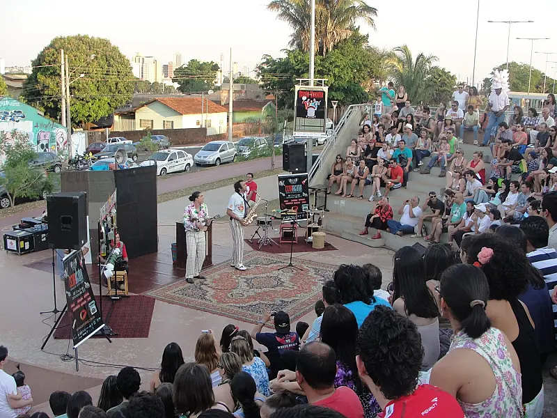 Mostra audiovisual “8 olhos e 4 olhares” abre programação da Bienal de Teatro hoje