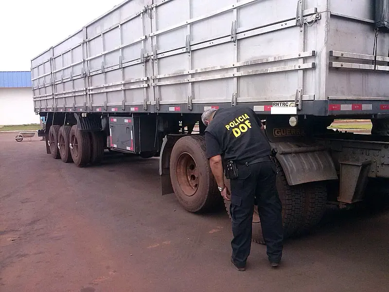 DOF apreende carreta com pneus novos oriundos do Paraguai