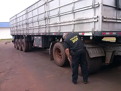 DOF apreende carreta com pneus novos oriundos do Paraguai