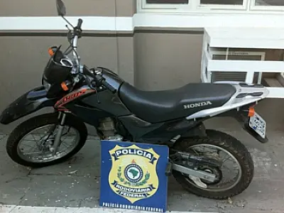 Dois jovens são presos e moto é recuperada em Miranda