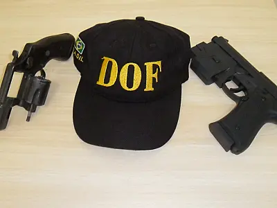 Arma de fogo e simulacro de arma de fogo são apreendidos pelo DOF