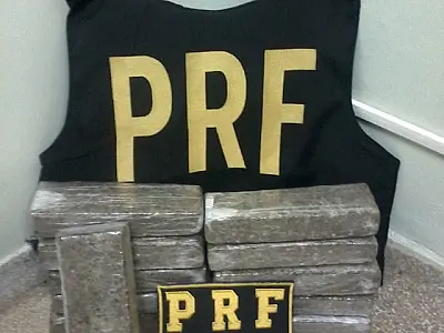 PRF apreende 6,5KG de maconha com passageira de ônibus