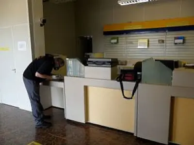 Dois homens roubam agência dos Correios em Nova Casa Verde