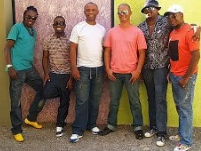Negritude Júnior se apresenta em Campo Grande