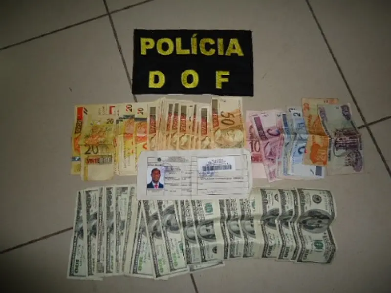 Haitiano é preso com documentação falsa e dinheiro não declarado