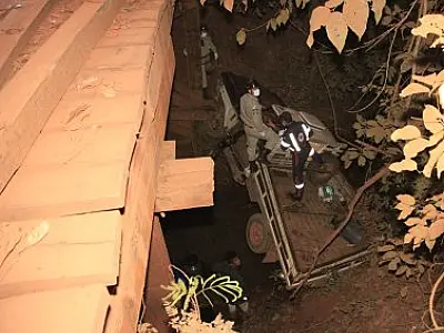 Motorista perde controle de direção e cai em córrego em Coxim
