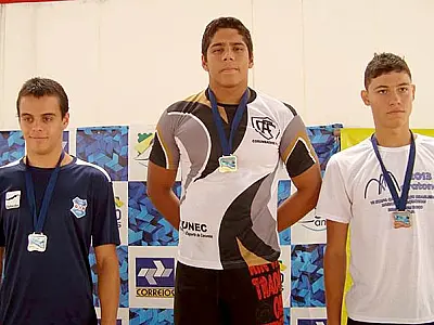 Com quatro medalhas, atleta de Corumbá é destaque no Centro-Oeste de natação