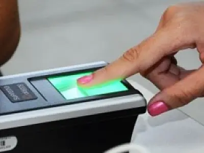 Justiça Eleitoral faz plantão para cadastrar digital de eleitores na Capital