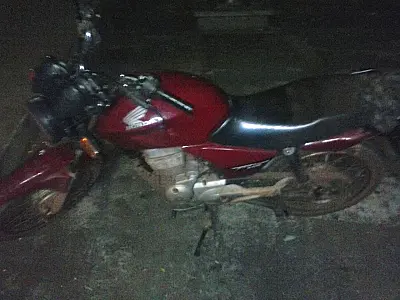 Policiais apreendem motocicleta produto de roubo