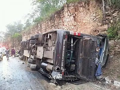 Acidente com ônibus da dupla Marcos e Belutti deixa uma vítima fatal