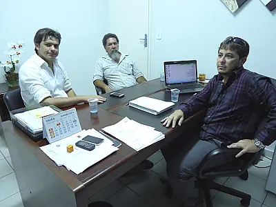 Sanesul de Coxim recebe visita de prefeito e de deputado