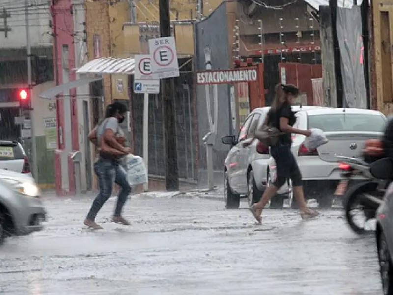 Domingo tem previsão de chuva em todas as regiões do Estado
