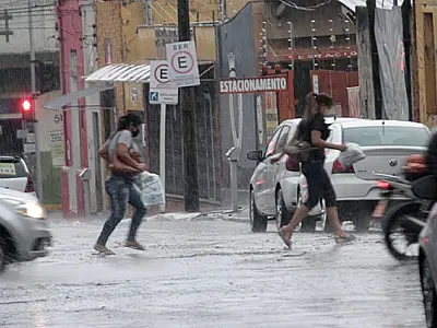 Domingo tem previsão de chuva em todas as regiões do Estado
