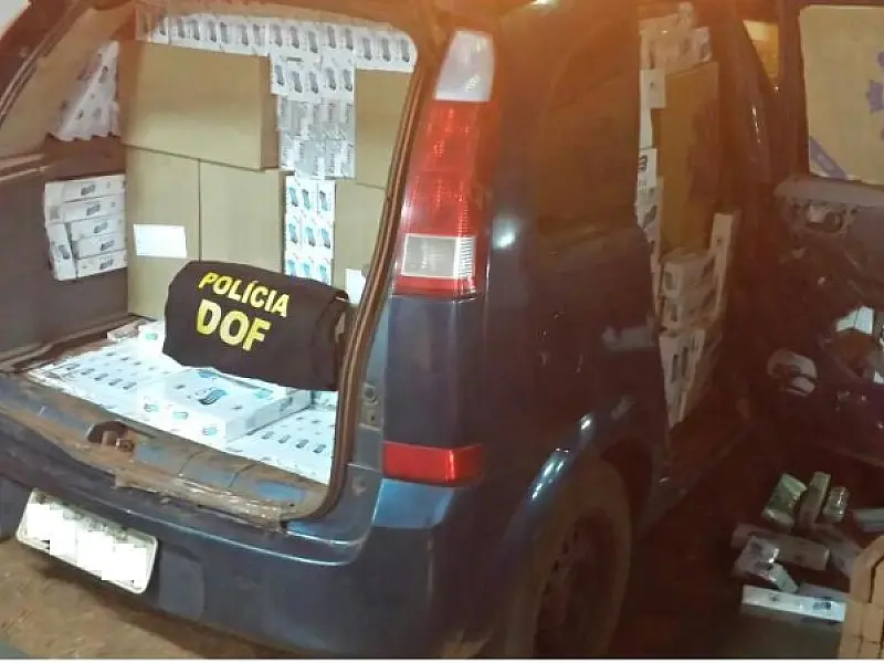 Veículo abandonado é apreendido com 1.950 pacotes de cigarro contrabandeado