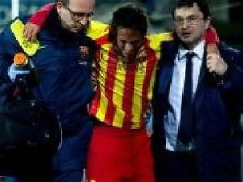 Sem muletas, Neymar se reapresenta ao Barcelona