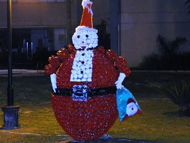 Com material reciclável, artesanato de detentos enfeita o Natal de Ponta Porã