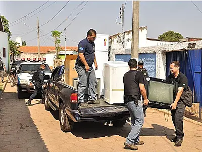 Ação conjunta da polícia busca armas e drogas