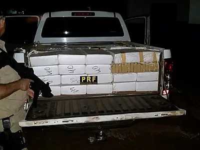 PRF apreende caminhonete lotada com 1,5 tonelada de maconha
