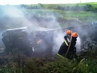 Motorista morre carbonizado após acidente na rodovia BR-163